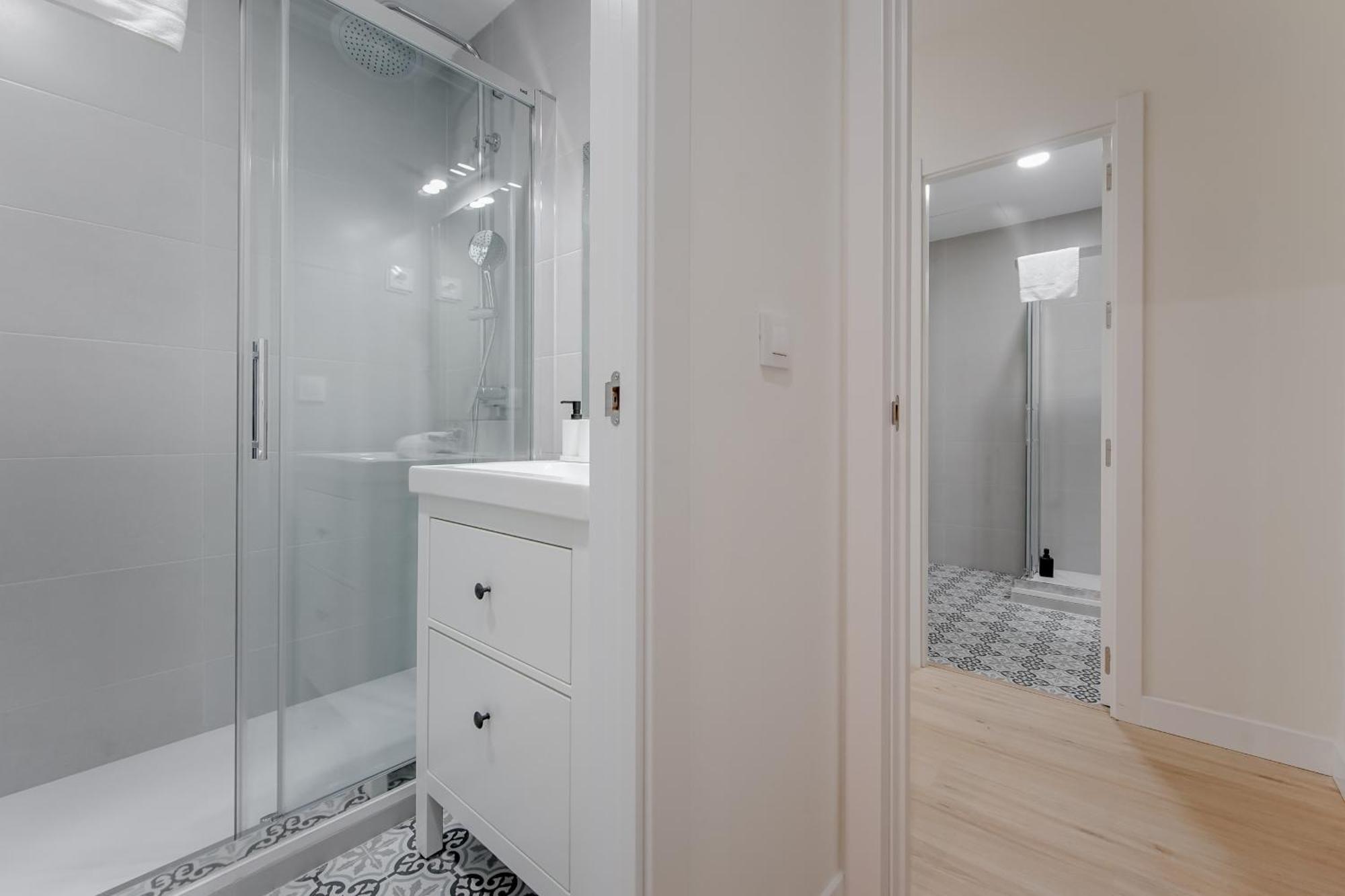 Modern Apt Para 6Pax En La Plaza De Tirso-Centro E1 Madrid Eksteriør bilde